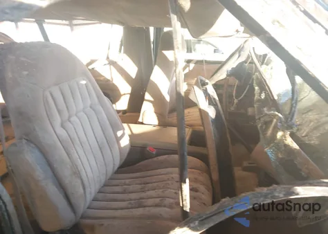 1992 GMC Yukon z USA, uszkodzony, nr VIN 1GKEK18K2NJ705013